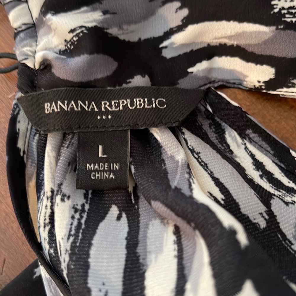 NWOT Banana Republic Womens L black white and grey sleeveless blouse